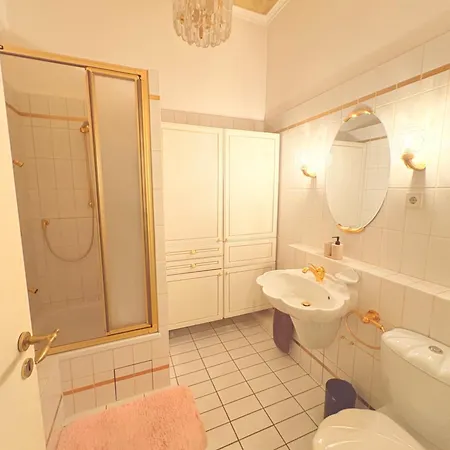 アパート Stylish Penthouse In With Terrace Gehrden